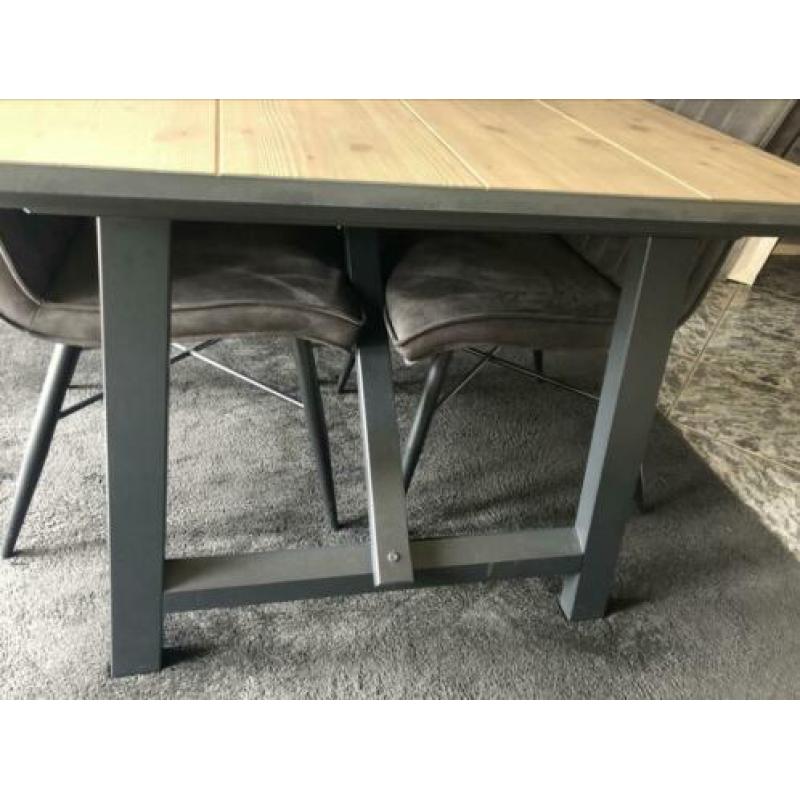 Houten eettafel smokey grey