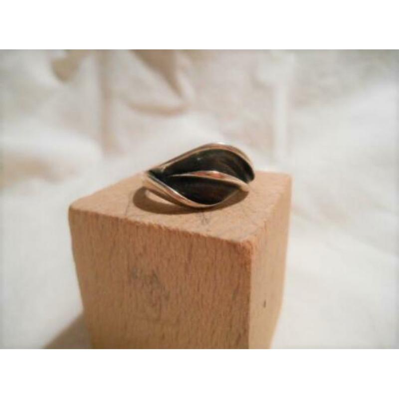 Leuke echt zilveren ring, Scandinavisch?