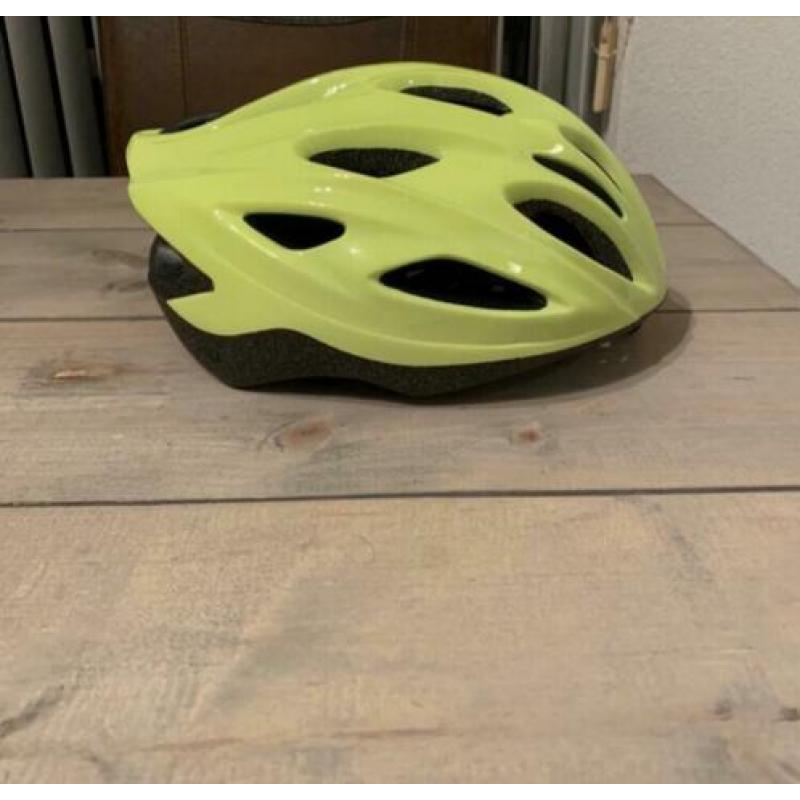 Aangeboden nieuwe racehelm, fietscomputer en tijdschriften