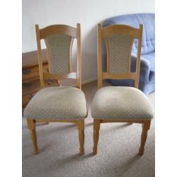 2 blank eiken eetkamerstoelen