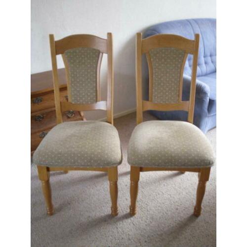 2 blank eiken eetkamerstoelen