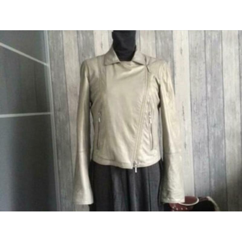 Leren jasje van Patago,maat 40, kleur is grijs/beige