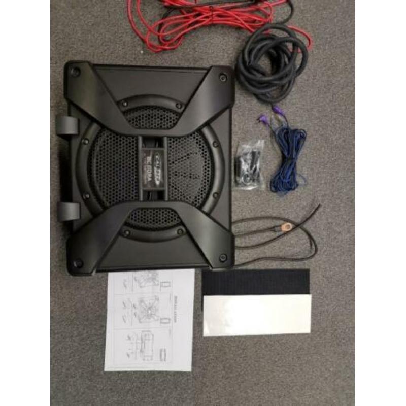Subwoofer set in actieve behuizing
