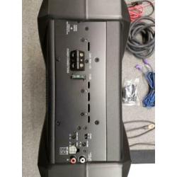 Subwoofer set in actieve behuizing