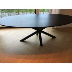 Mooie zwarte massief eiken ovalen eettafel 240cm lang