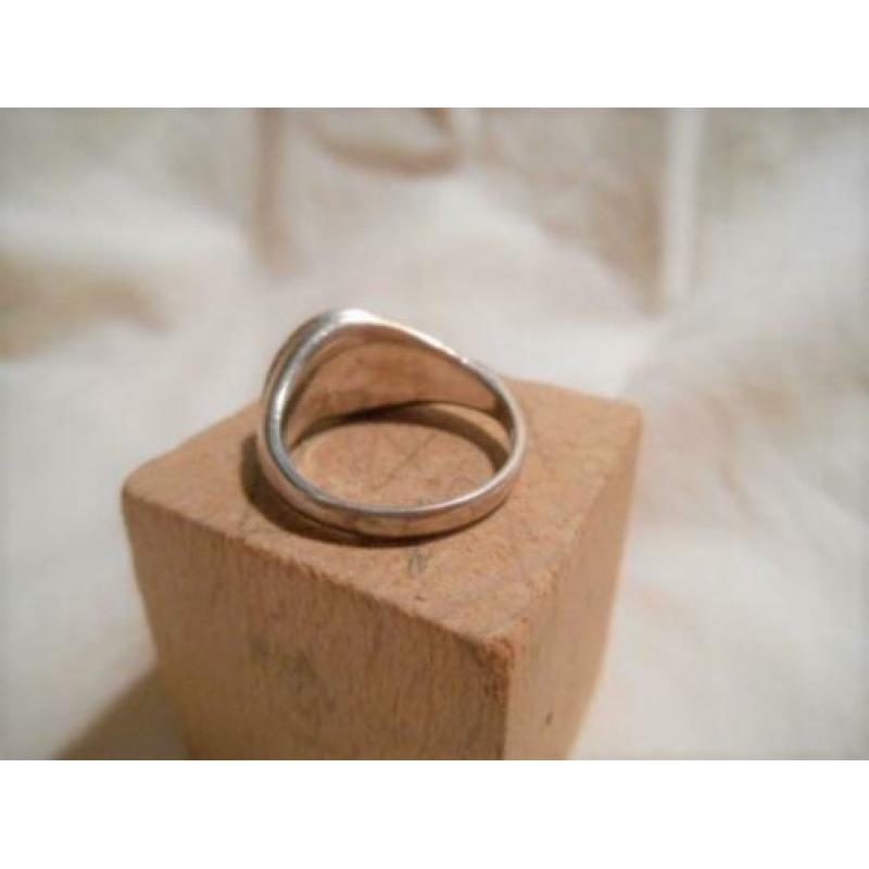 Leuke echt zilveren ring, Scandinavisch?