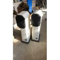 Betonnen speakers, super geluid! merk: Rauna of Sweden