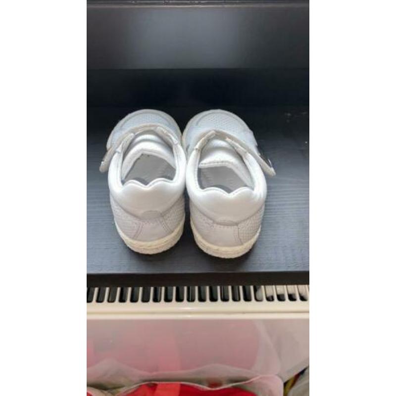 Nieuwe D&G schoentjes baby maat 20 ( vergeten in me kast )