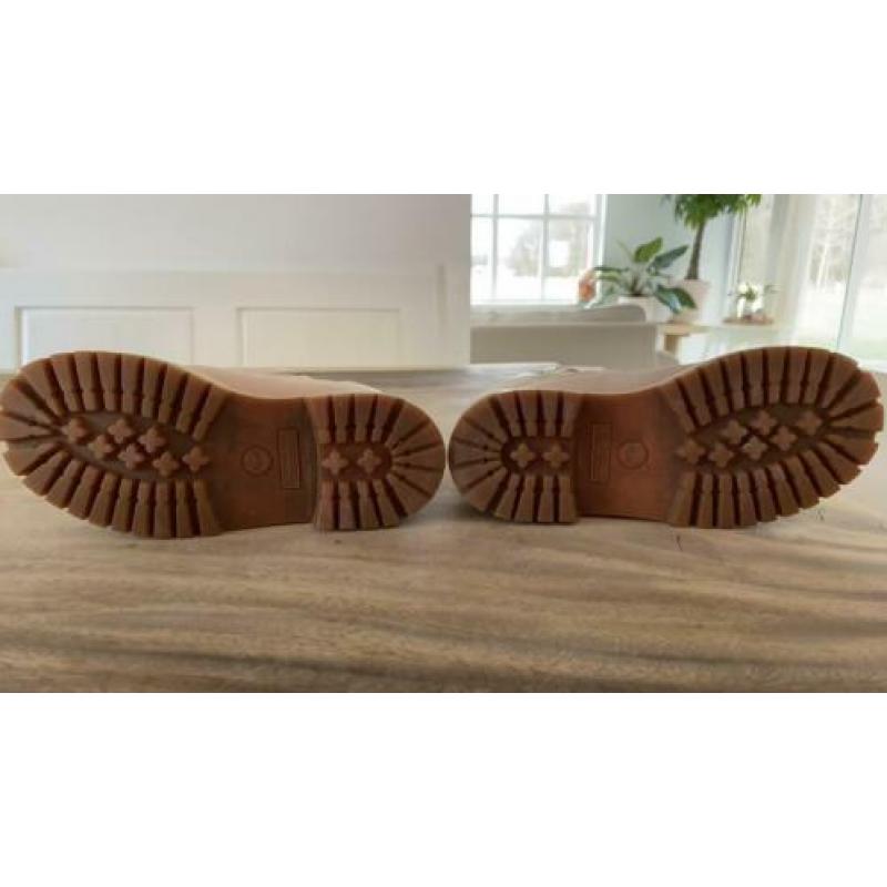 Timberlands zachtroze nubuck leer maat 33