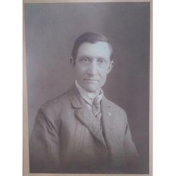 W.G.Steenmeijer (1884-1944), Portret van een heer, 1916