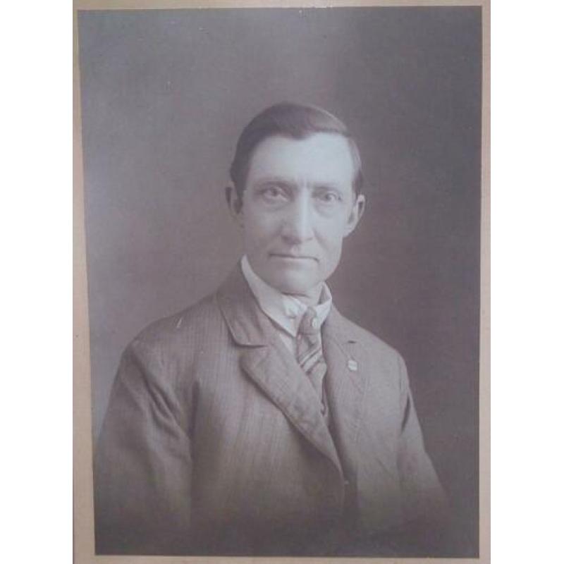 W.G.Steenmeijer (1884-1944), Portret van een heer, 1916