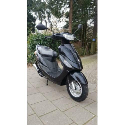 Peugeot V-Clic 4-takt snorscooter, 2008, zwart.