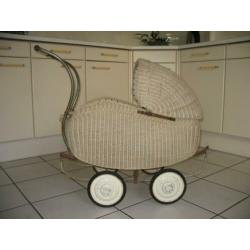 antieke poppenwagen