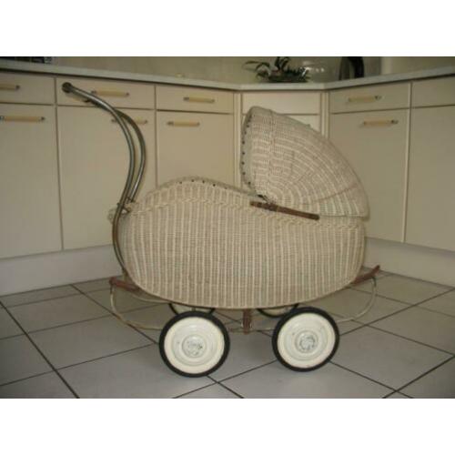 antieke poppenwagen