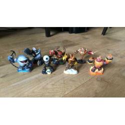 Skylanders Giants spel+portaal met skylanders erbij.
