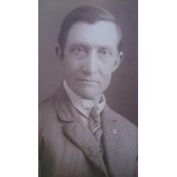 W.G.Steenmeijer (1884-1944), Portret van een heer, 1916