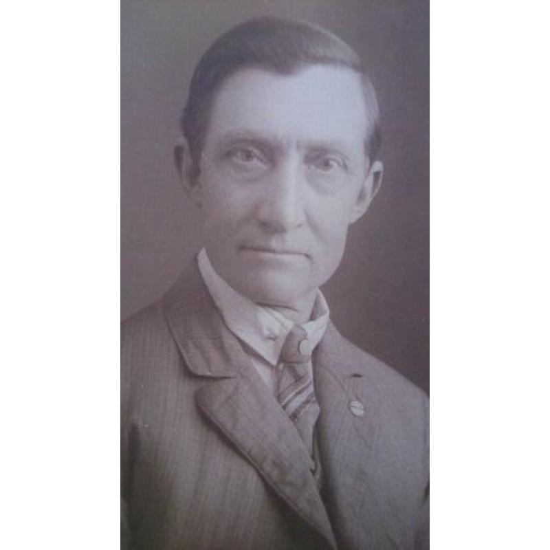 W.G.Steenmeijer (1884-1944), Portret van een heer, 1916