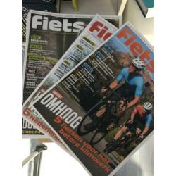 Aangeboden nieuwe racehelm, fietscomputer en tijdschriften
