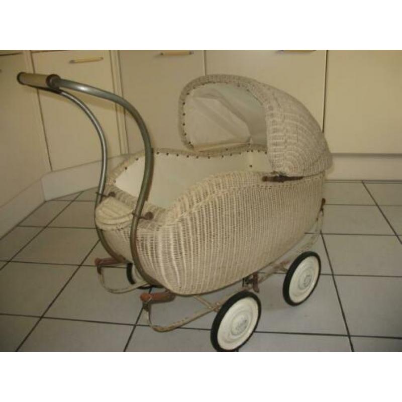 antieke poppenwagen