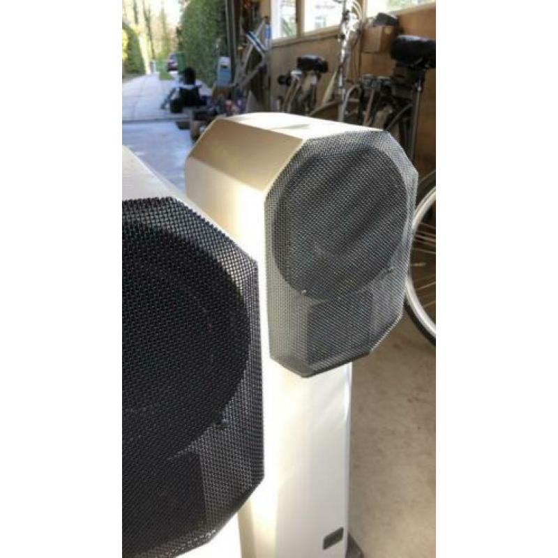 Betonnen speakers, super geluid! merk: Rauna of Sweden