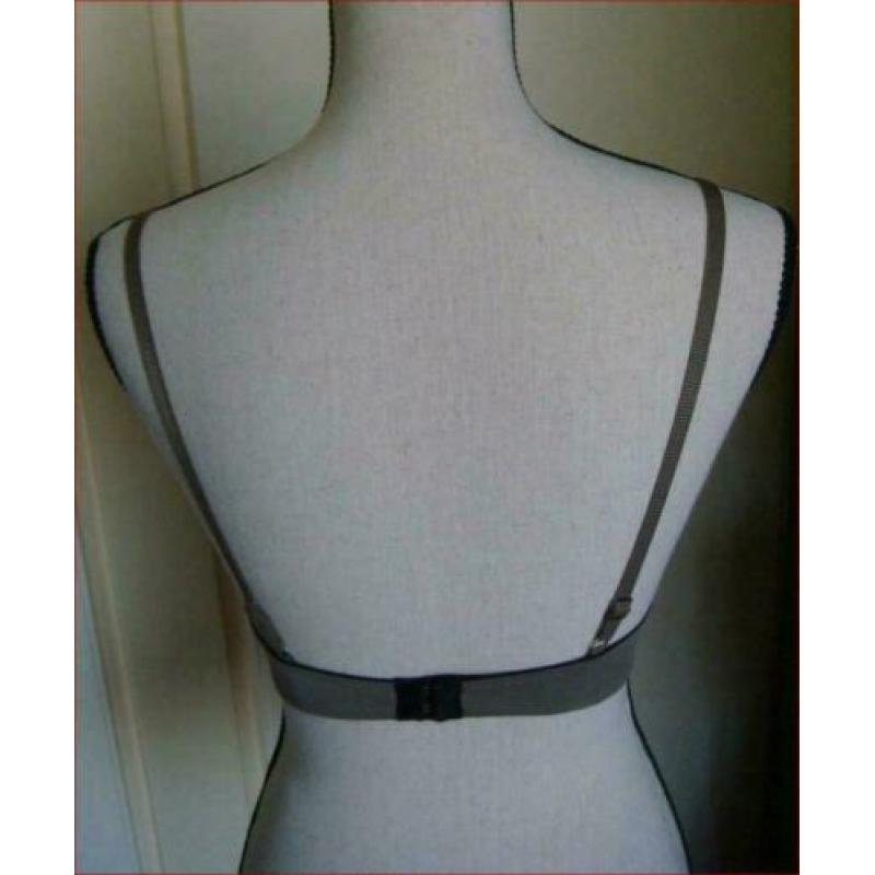 SAPPH BH maat 75C + brazilian slip maat M in kakigroene tint