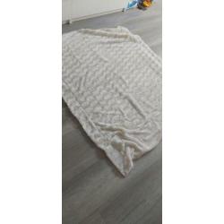 plaid kleur zacht beige 2 per stuk € 10