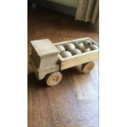 Vintage Jukka Finland houten kiepauto met bollen 1960