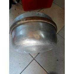 Voerbakken drie x aluminium en staal diameter 35 hoog 20 cm.