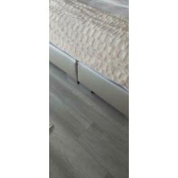 plaid kleur zacht beige 2 per stuk € 10