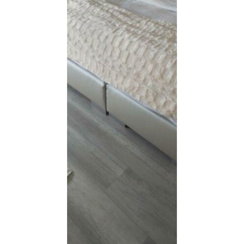 plaid kleur zacht beige 2 per stuk € 10