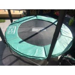 Zo goed als nieuwe Berg trampoline 180 / 183 cm met net