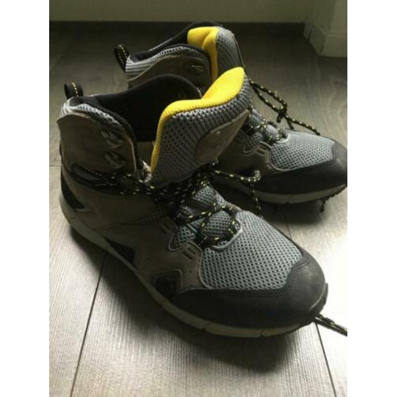 Mooie bijna niet gedragen wandel/bergschoenen maar 40