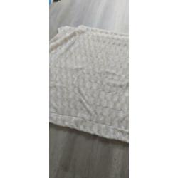 plaid kleur zacht beige 2 per stuk € 10