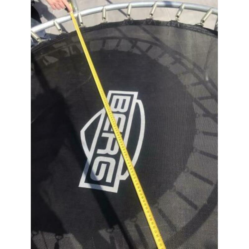 Zo goed als nieuwe Berg trampoline 180 / 183 cm met net