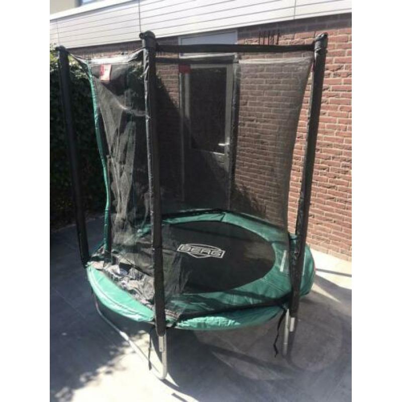 Zo goed als nieuwe Berg trampoline 180 / 183 cm met net