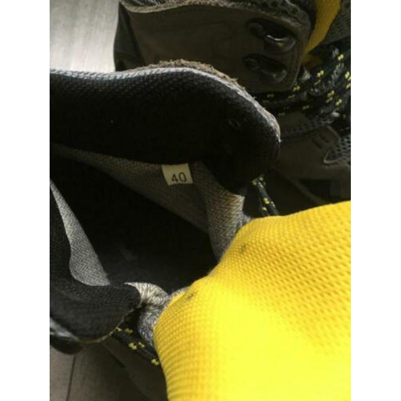 Mooie bijna niet gedragen wandel/bergschoenen maar 40