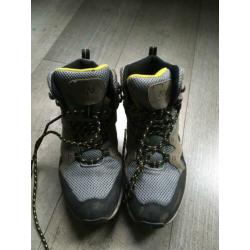 Mooie bijna niet gedragen wandel/bergschoenen maar 40