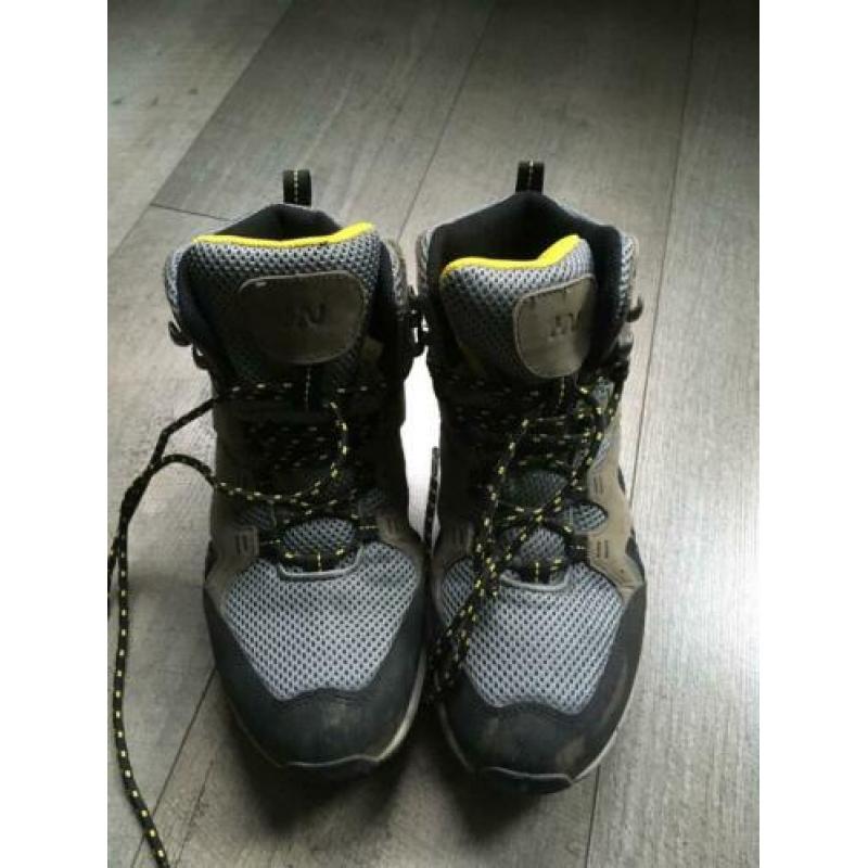 Mooie bijna niet gedragen wandel/bergschoenen maar 40