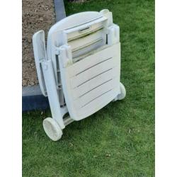 2 x Witte kunststof ligstoel