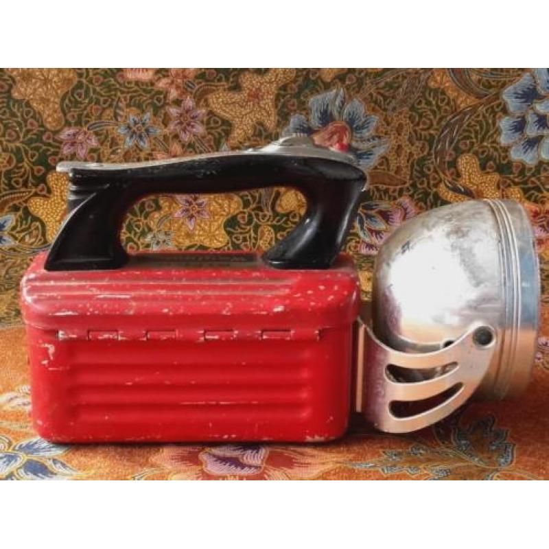 Mooie werkende oude vintage zaklamp van Pifco uit Engeland.