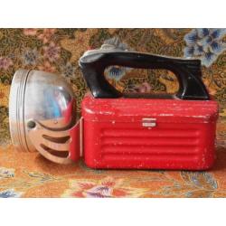 Mooie werkende oude vintage zaklamp van Pifco uit Engeland.