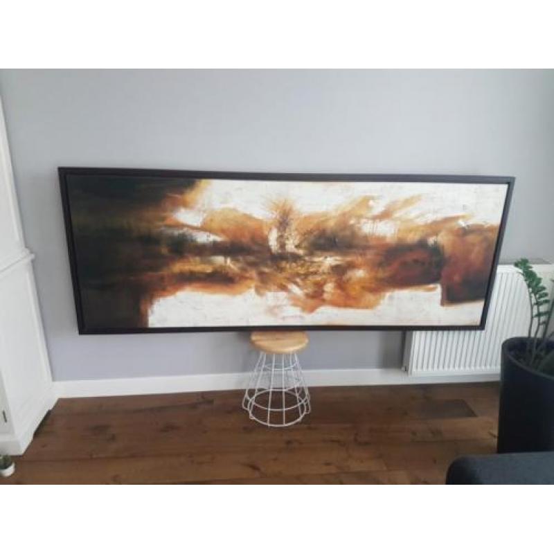 Schilderij in strakke houten lijst. Afmeting 227 x 87 cm