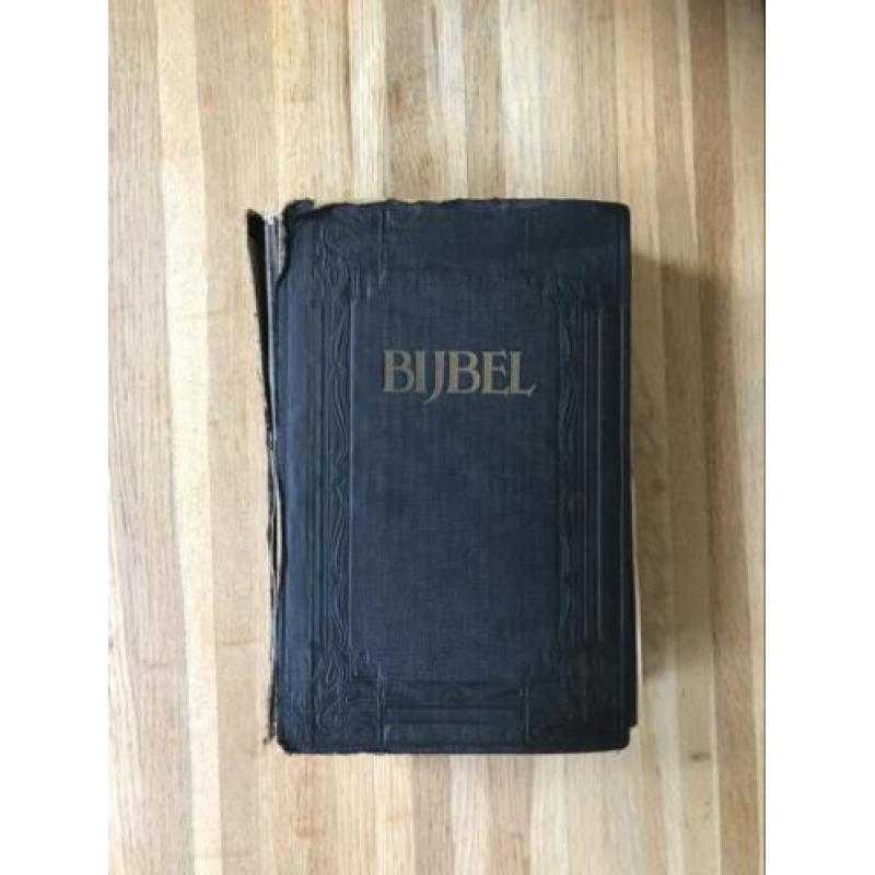 Antieke oude Bijbel uit 1867