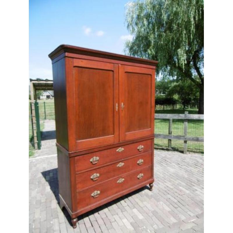 Klein Strak Antiek Eiken Kabinet