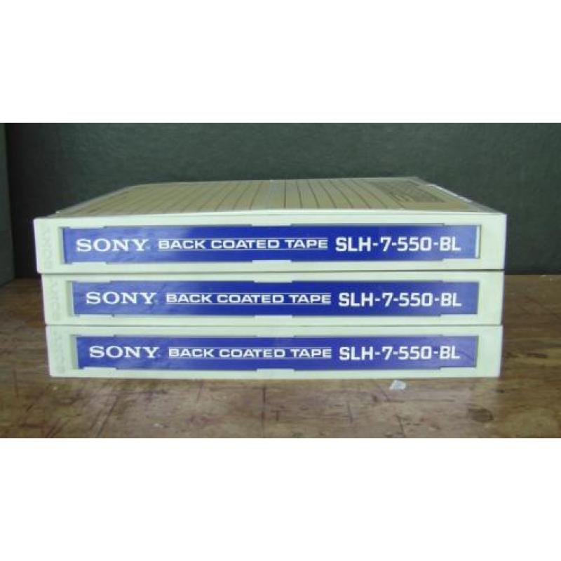 8 stuks 18 cm bandrecorder spoelen in opbergboxen.