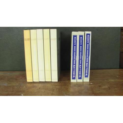8 stuks 18 cm bandrecorder spoelen in opbergboxen.