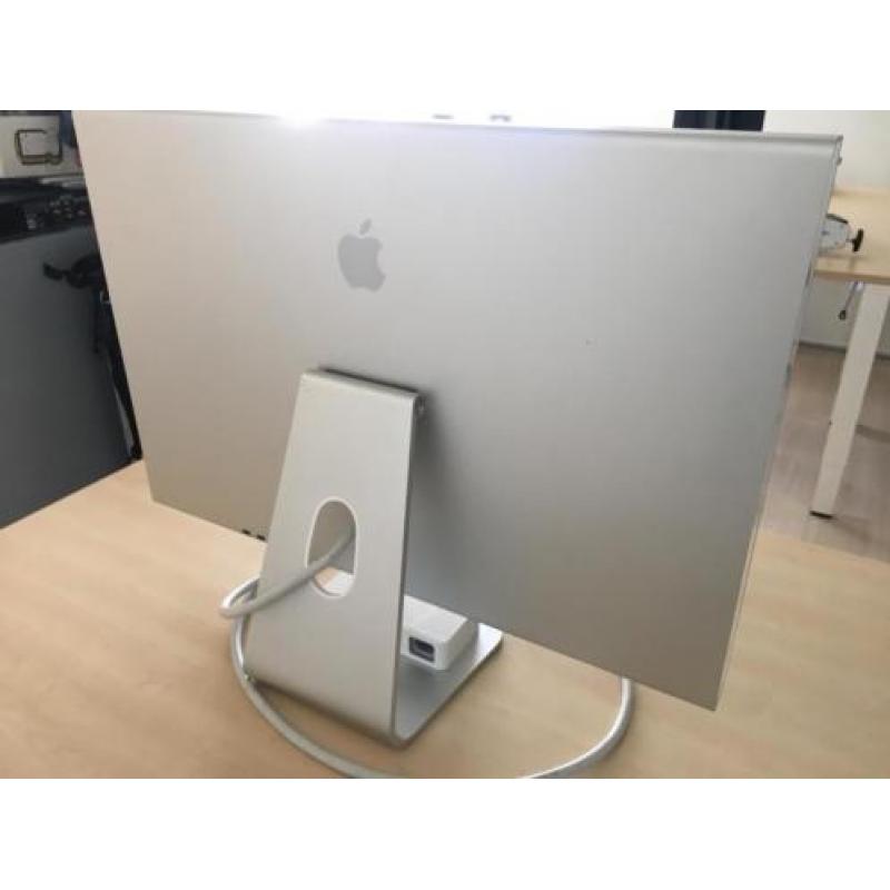2x 30-inch Apple Cinema HD Display