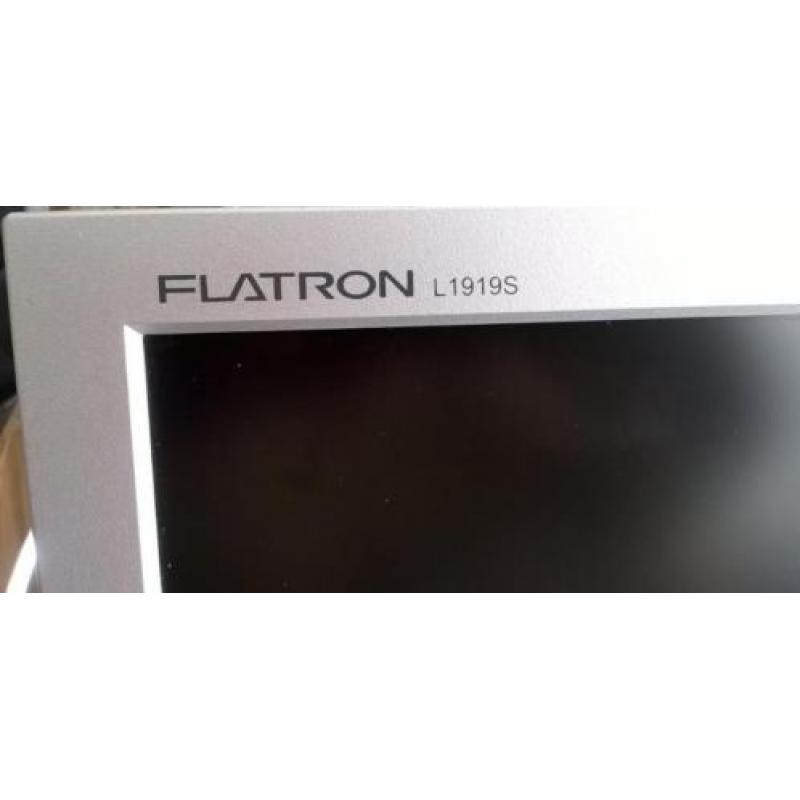 LG Flatron L1919S - 1280x1024 19" VGA LCD Monitor