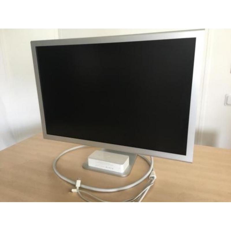 2x 30-inch Apple Cinema HD Display