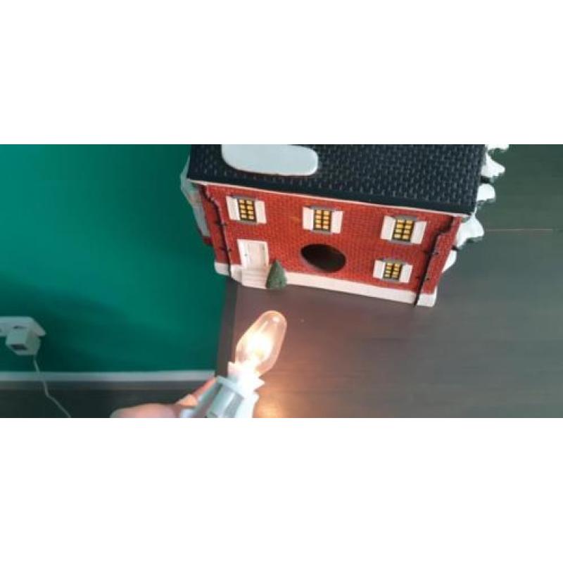 Lemax kerst huis met stekker en reserve lampje